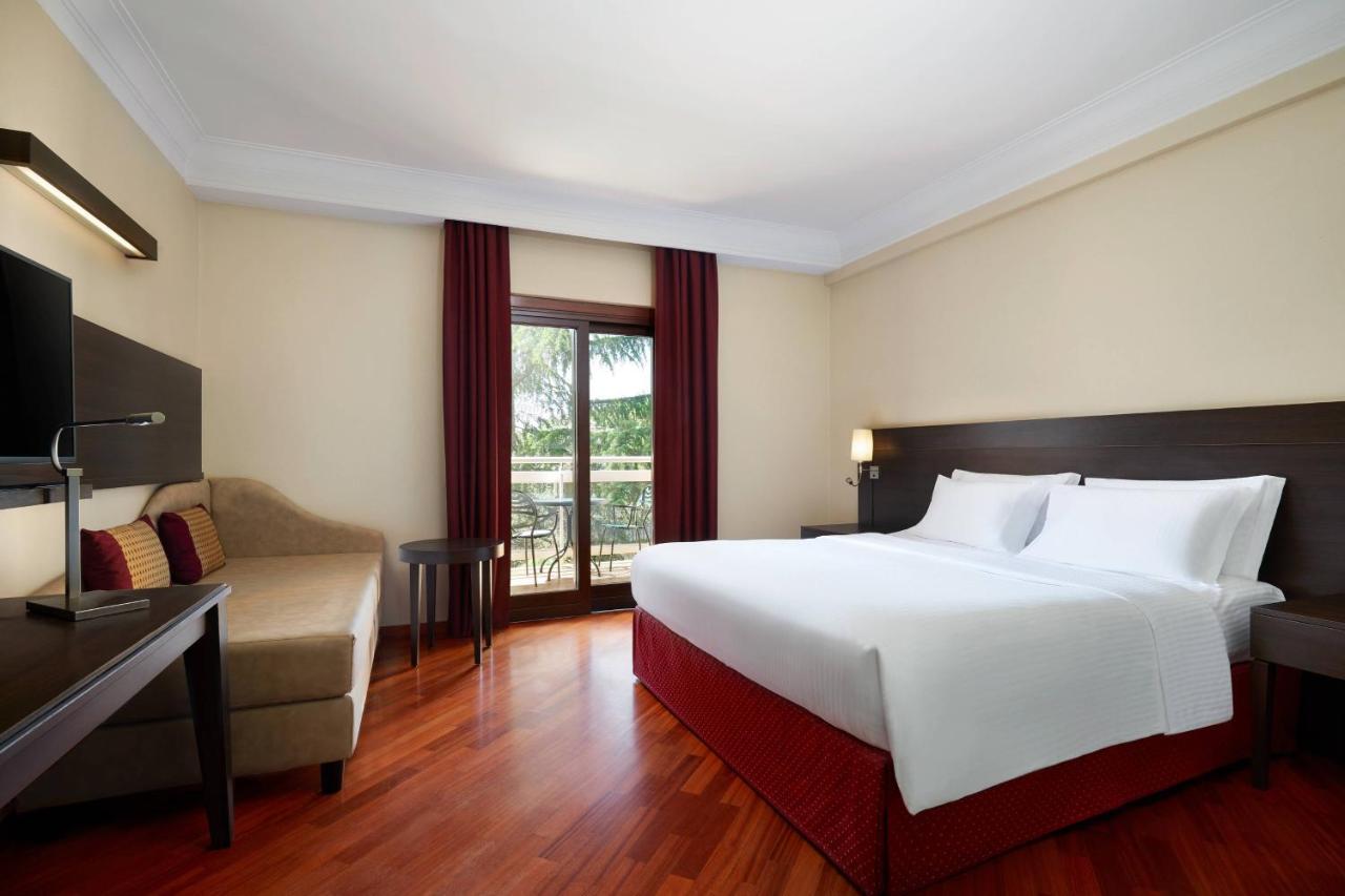 Courtyard By Marriott Rome Central Park Экстерьер фото