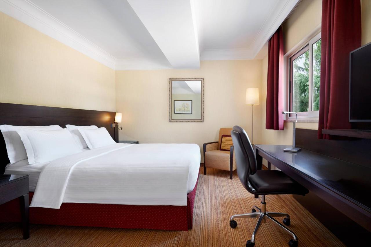 Courtyard By Marriott Rome Central Park Экстерьер фото