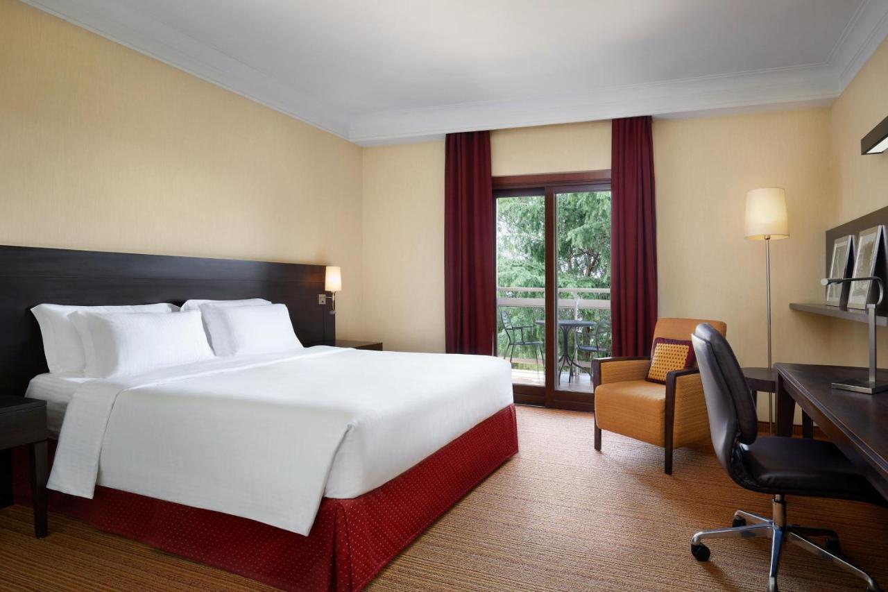 Courtyard By Marriott Rome Central Park Экстерьер фото