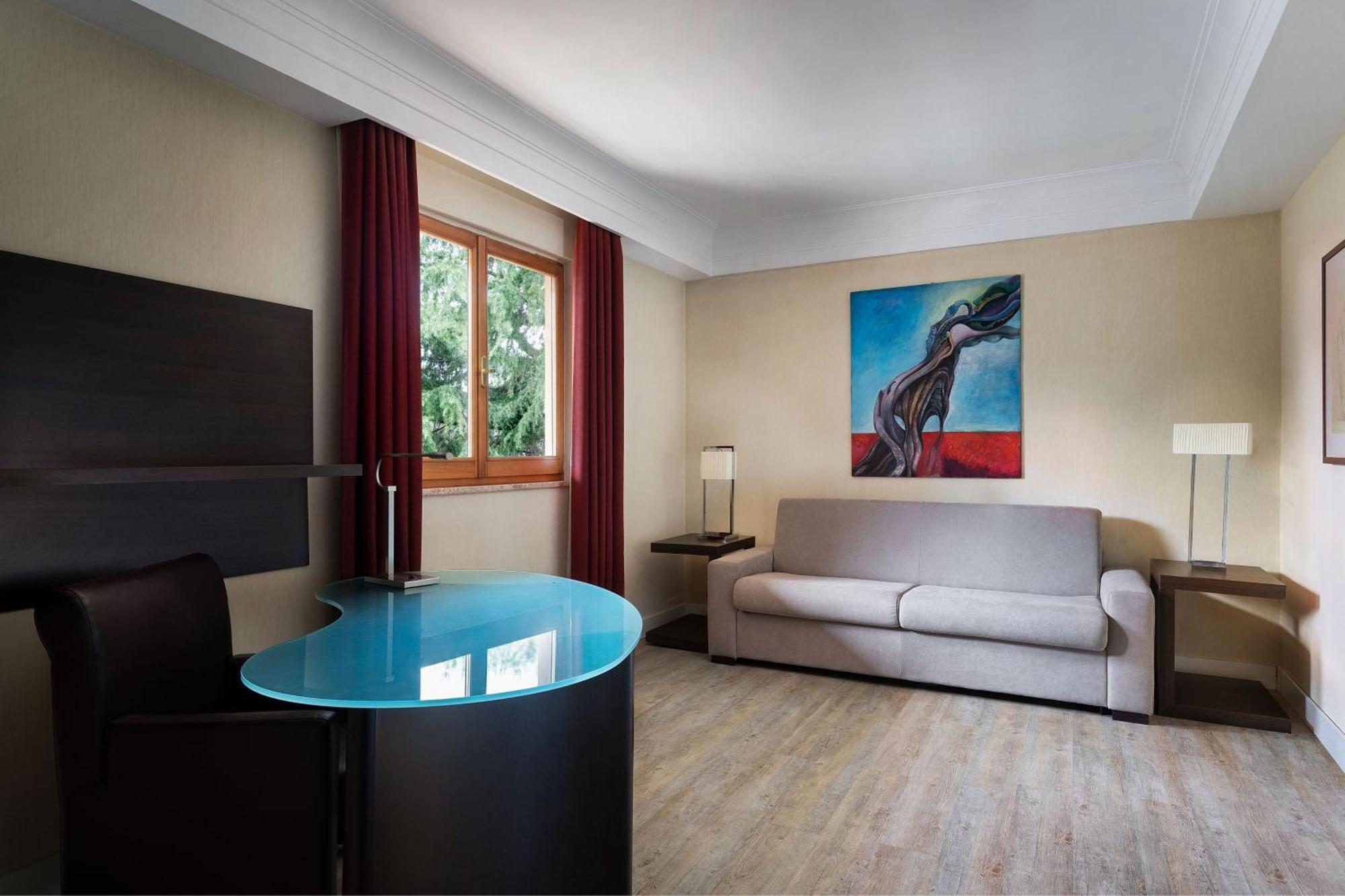 Courtyard By Marriott Rome Central Park Экстерьер фото