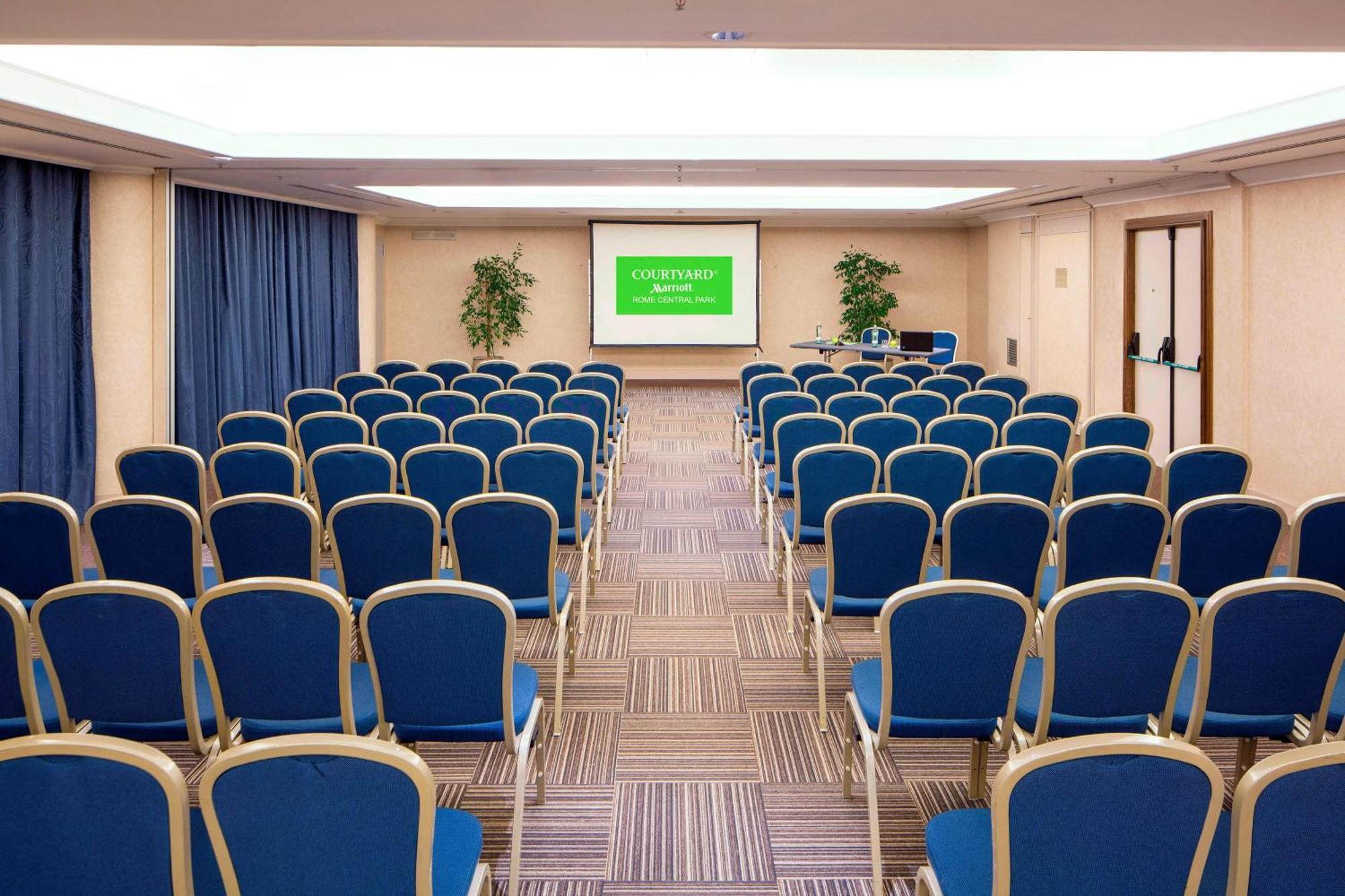 Courtyard By Marriott Rome Central Park Экстерьер фото
